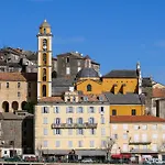 Au Coeur Du Village 切尔维奥内